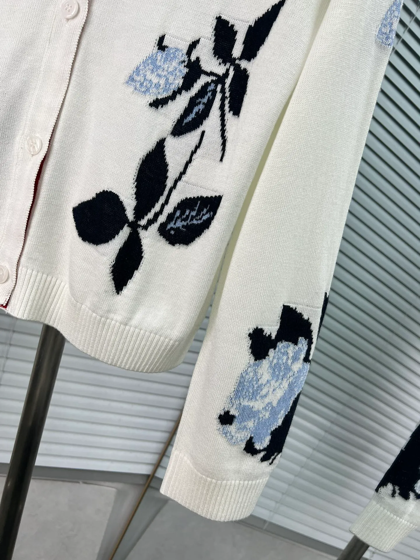 THOM BROWNE🇳🇱New Arrival ， ；Classic ， ； ， ； ， Quality ； ， - ** ：** - ** ：** - ** : **Light Blue White - **Sizes: **0.1.2.（S.M.L）